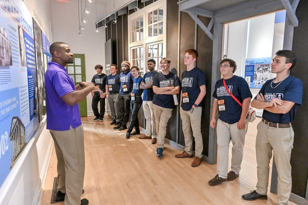 Cainan Townsend giving a tour to students at Moton Museum